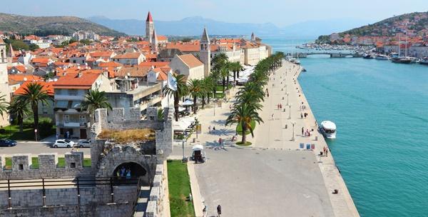 Trogir – 3 dana s doručkom za dvoje s pogledom na more u Aparthotelu Astoria*** do 31.5. za 599kn!