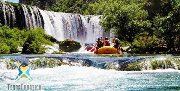 Rafting na Mrežnici – nezaboravna avantura za 1 osobu na rijeci s čak 93 sedrena slapa za 139kn!