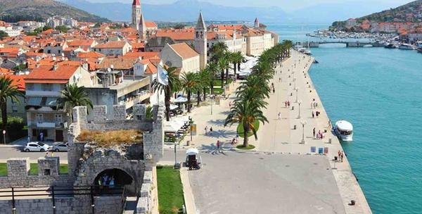 Trogir – 3 dana za dvije do četiri osobe u apartmanu tik uz more do 30.6. za 399kn!